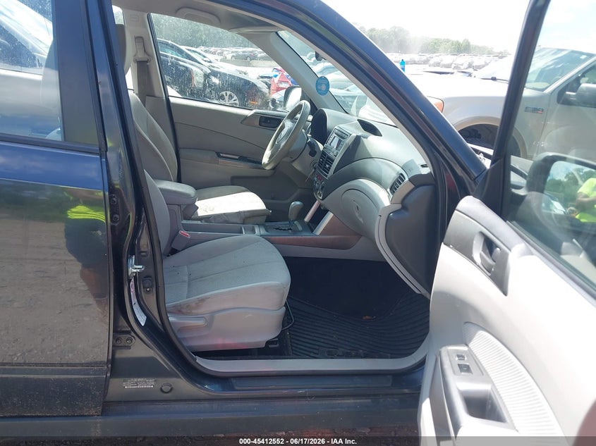 2011 SUBARU FORESTER auction photo 5