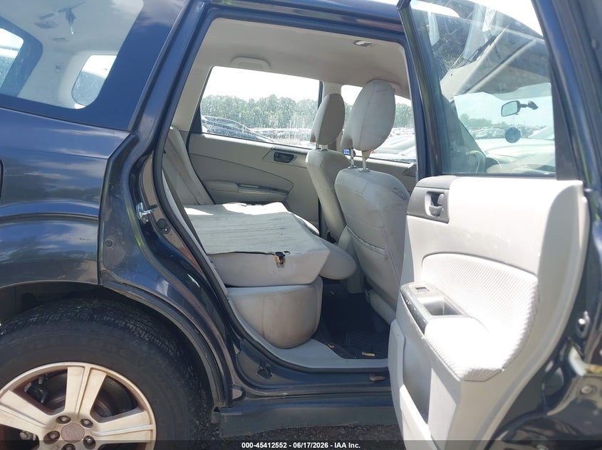 2011 SUBARU FORESTER auction photo 8