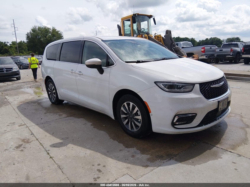 2023 CHRYSLER PACIFICA HYBRID auction photo 1
