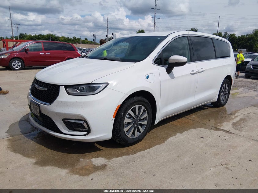 2023 CHRYSLER PACIFICA HYBRID auction photo 2