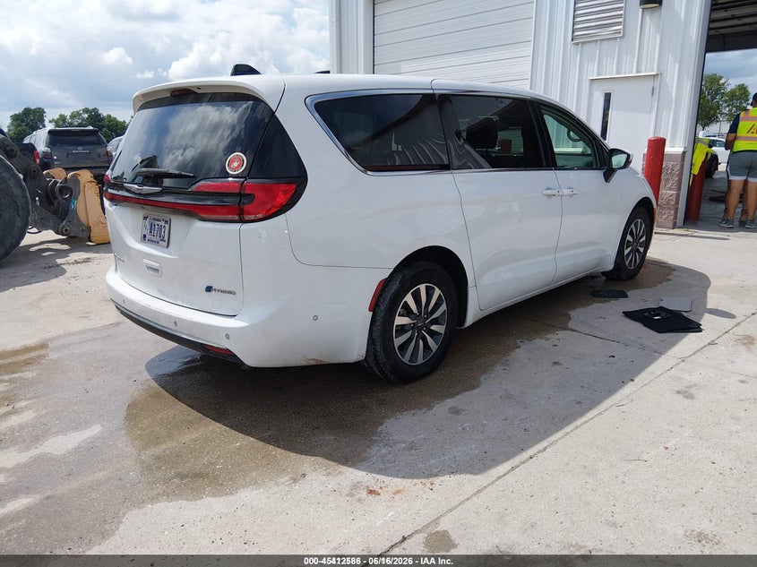 2023 CHRYSLER PACIFICA HYBRID auction photo 4