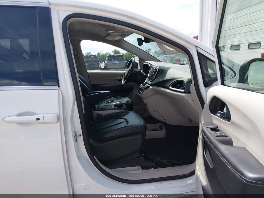 2023 CHRYSLER PACIFICA HYBRID auction photo 5