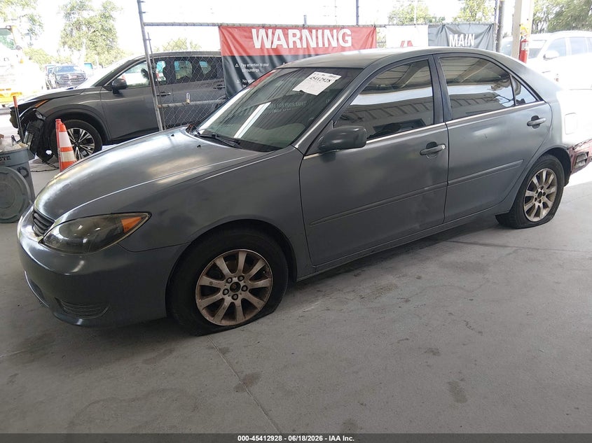2005 Toyota Camry Le 4T1BE32KX5U095673 photo 1