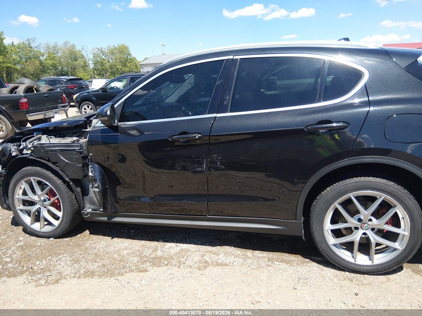 2018 Alfa Romeo Stelvio Ti Awd VIN: ZASFAKBN2J7C01247 Lot: 45413070