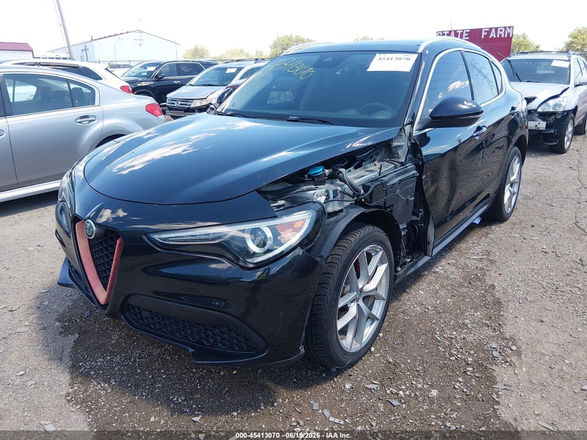 2018 Alfa Romeo Stelvio Ti Awd, Left Side, IAAI, VIN ZASFAKBN2J7C01247 — photo 2