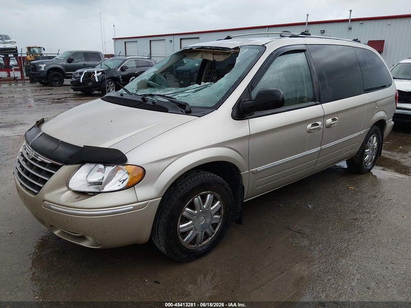 2005 CHRYSLER TOWN & COUNTRY auction photo 2