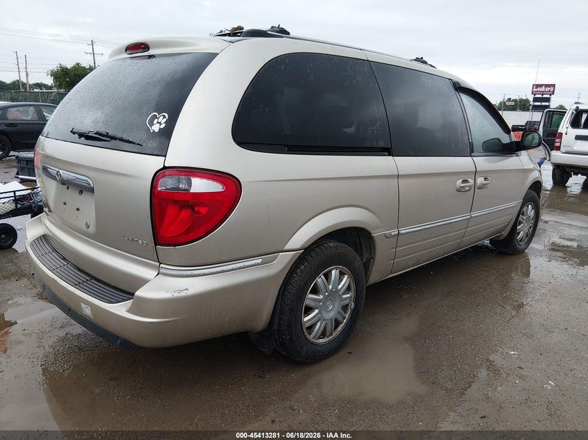 2005 CHRYSLER TOWN & COUNTRY auction photo 4