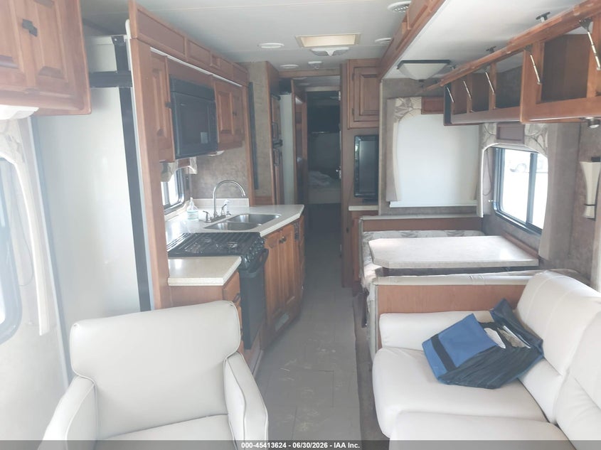 2011 FORD F53 auction photo 5