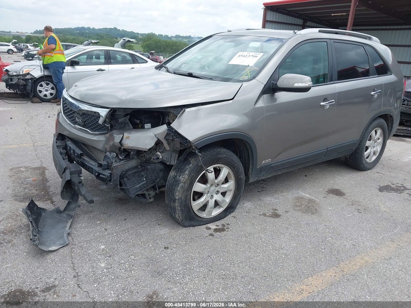 2011 KIA SORENTO auction photo 2
