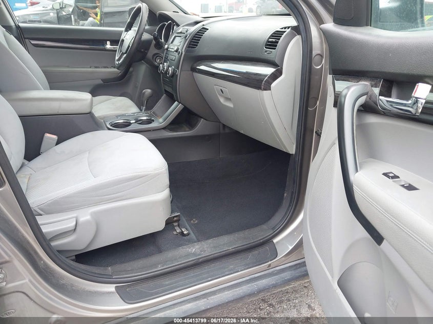2011 KIA SORENTO auction photo 5