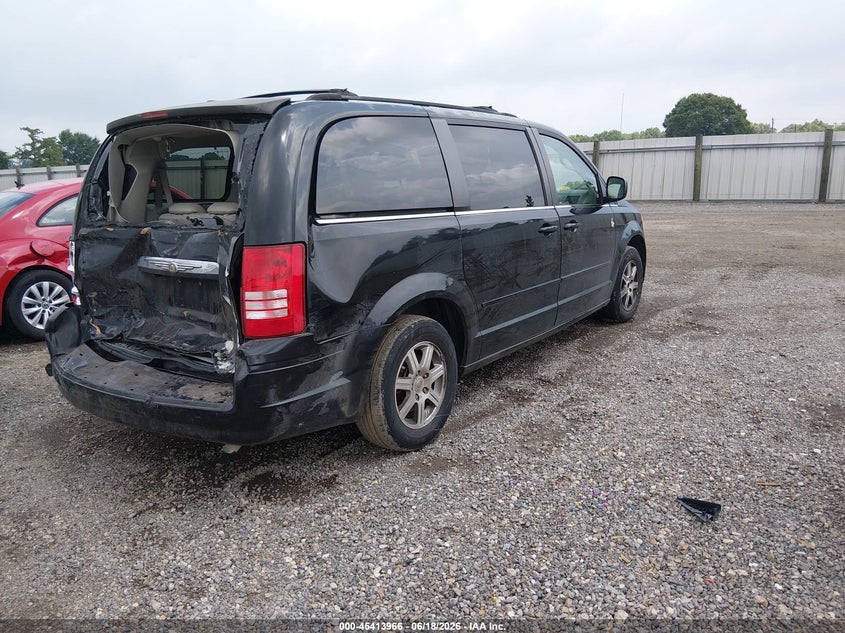2008 CHRYSLER TOWN & COUNTRY auction photo 4