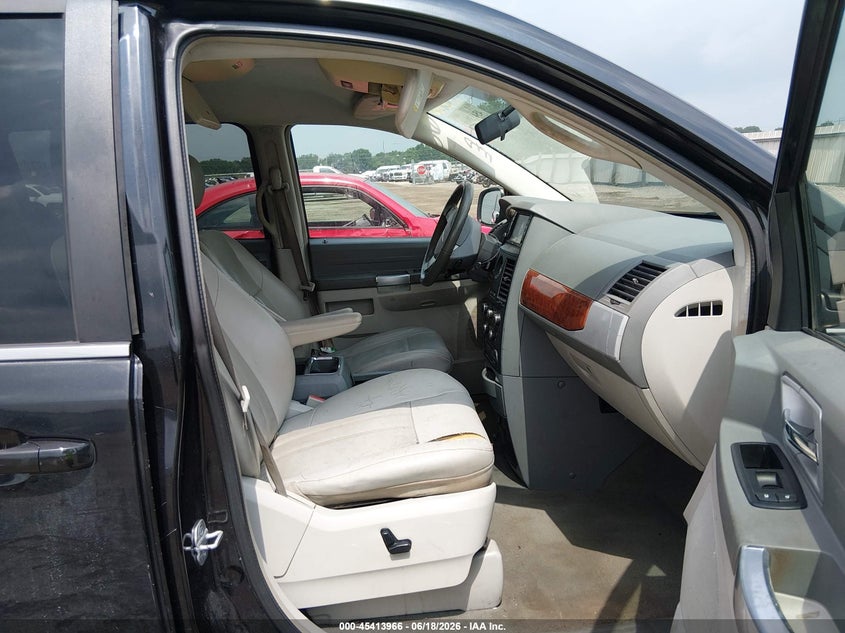 2008 CHRYSLER TOWN & COUNTRY auction photo 5