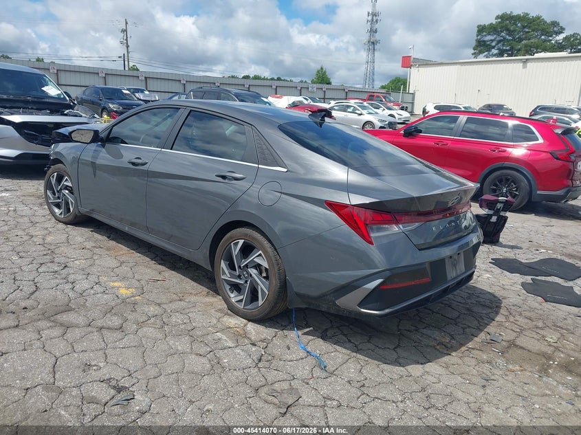 2025 HYUNDAI ELANTRA auction photo 3