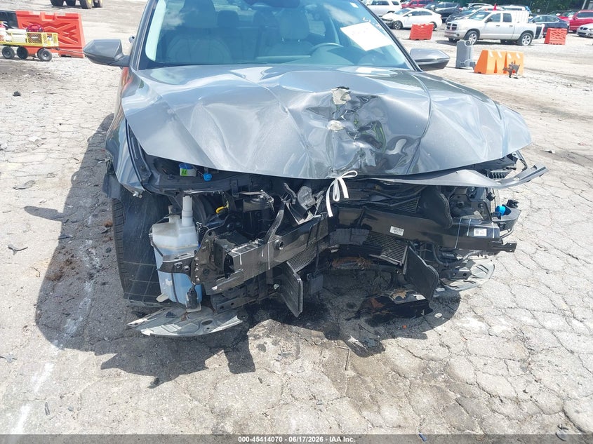 2025 HYUNDAI ELANTRA auction photo 6
