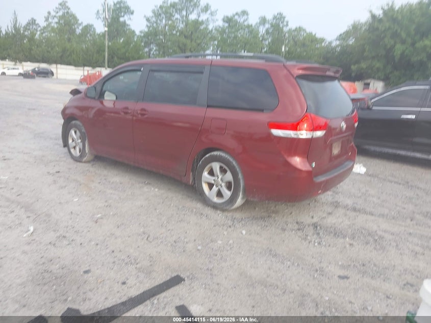 2014 TOYOTA SIENNA auction photo 3