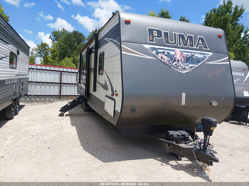 2017 FOREST RIVER PUMA 30RKSS auction photo 1