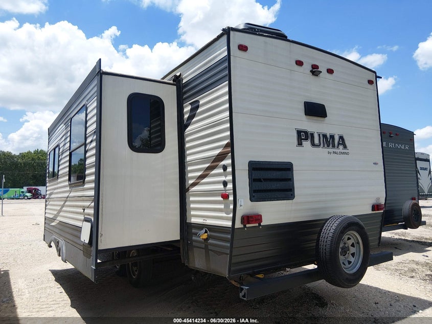 2017 FOREST RIVER PUMA 30RKSS auction photo 3