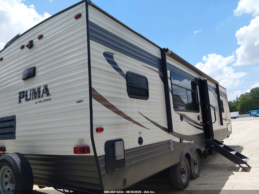 2017 FOREST RIVER PUMA 30RKSS auction photo 4