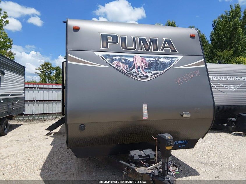 2017 FOREST RIVER PUMA 30RKSS auction photo 6