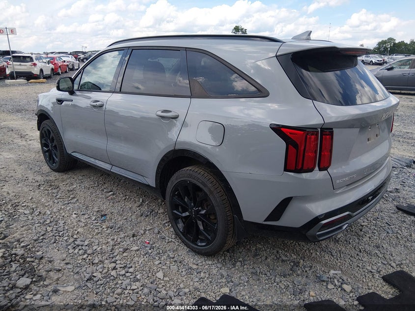 2023 KIA SORENTO auction photo 3