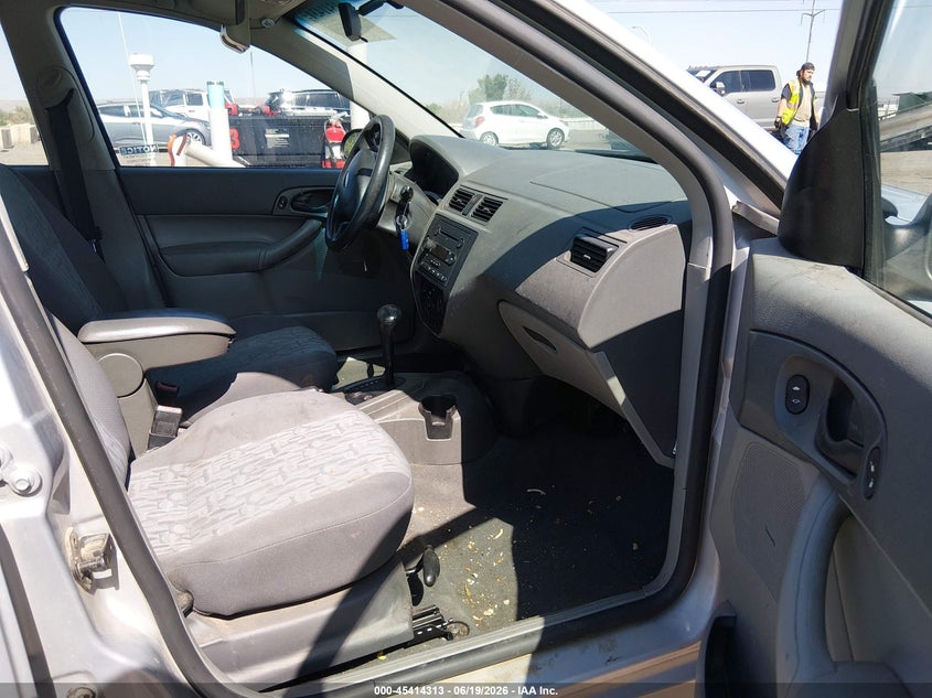 2005 FORD FOCUS auction photo 5