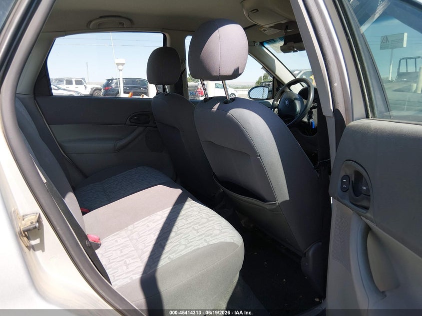 2005 FORD FOCUS auction photo 8
