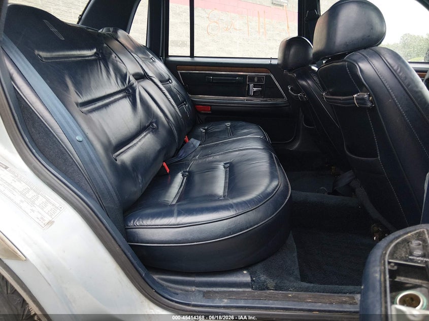 1990 Lincoln Continental Signature VIN: 1LNLM9848LY704039 Lot: 45414368