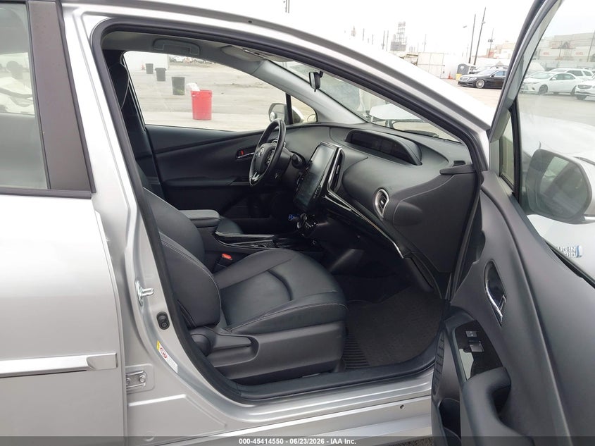 2022 TOYOTA PRIUS PRIME XLE — Photo 5