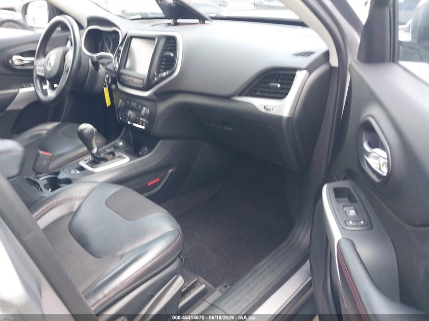 2017 JEEP CHEROKEE auction photo 5