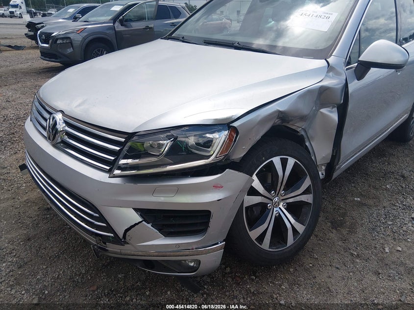 2017 Volkswagen Touareg V6 Wolfsburg Edition VIN: WVGRF7BP0HD004445 Lot: 45414820
