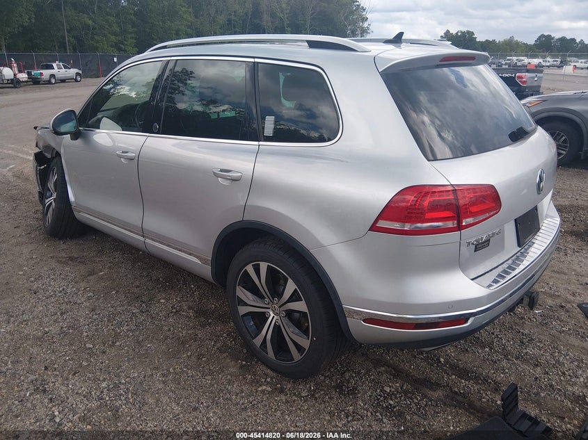 2017 VOLKSWAGEN TOUAREG auction photo 3