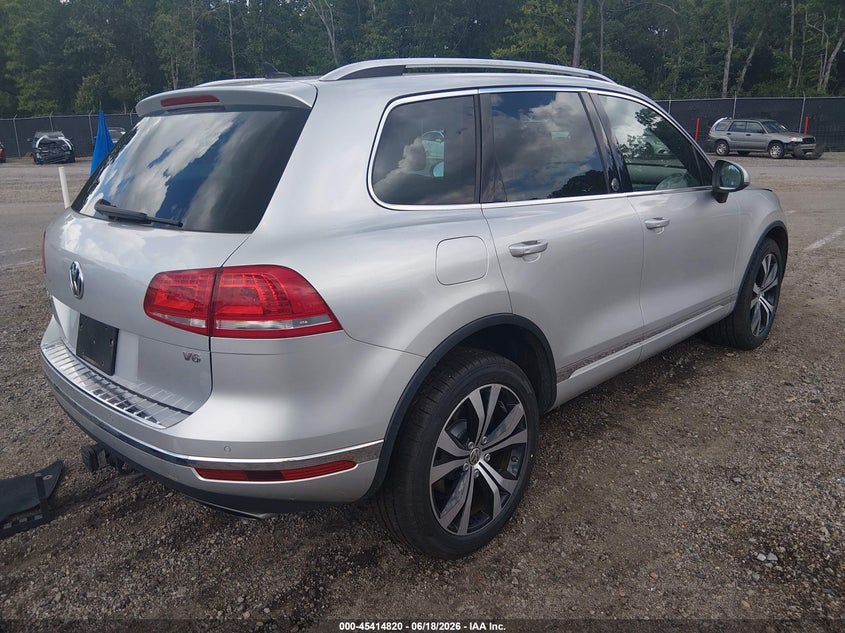 2017 VOLKSWAGEN TOUAREG auction photo 4