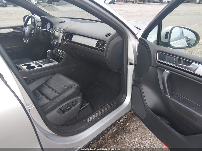 2017 VOLKSWAGEN TOUAREG auction photo 5