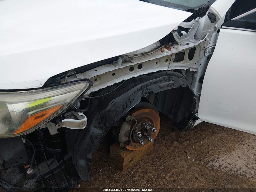 2017 TOYOTA CAMRY auction photo 6