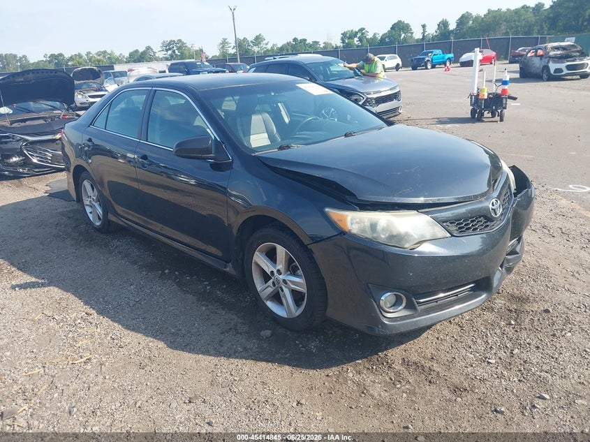 2014 TOYOTA CAMRY auction photo 1
