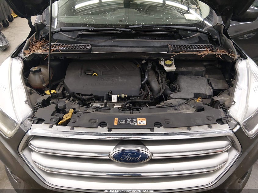 VIN 1FMCU9GD8HUC68115 2017 FORD ESCAPE SE