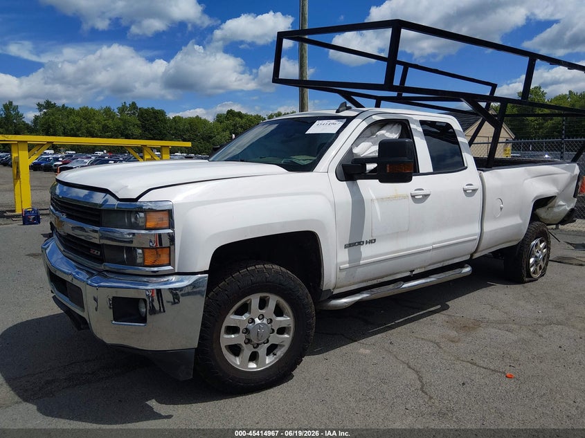 2015 CHEVROLET SILVERADO 2500HD BUILT AFTER AUG 14 auction photo 2