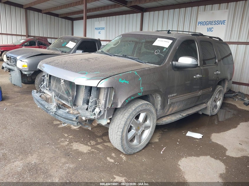 2013 Chevrolet Tahoe, Front End, IAAI, VIN 1GNSCAE07DR172632 — photo 2