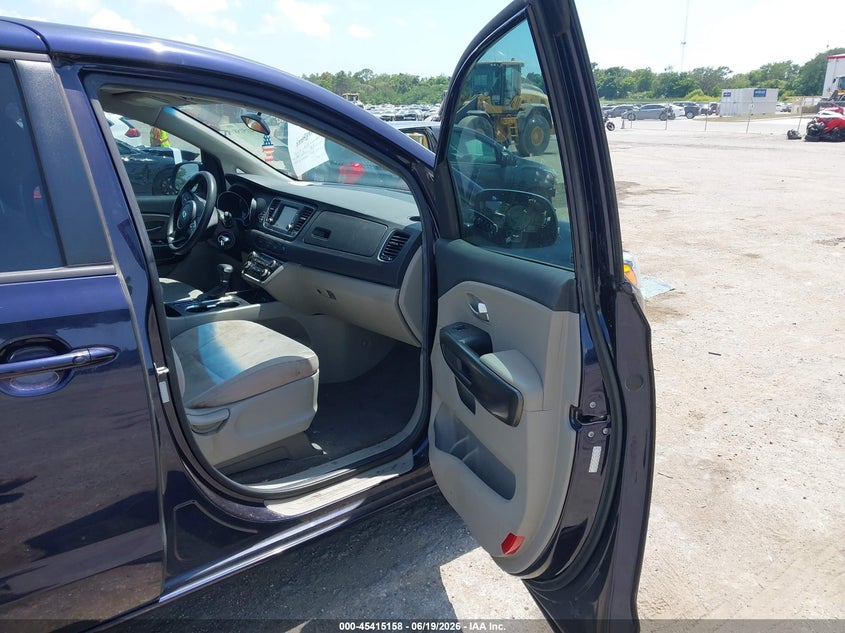VIN KNDMB5C10K6539375 2019 KIA SEDONA LX