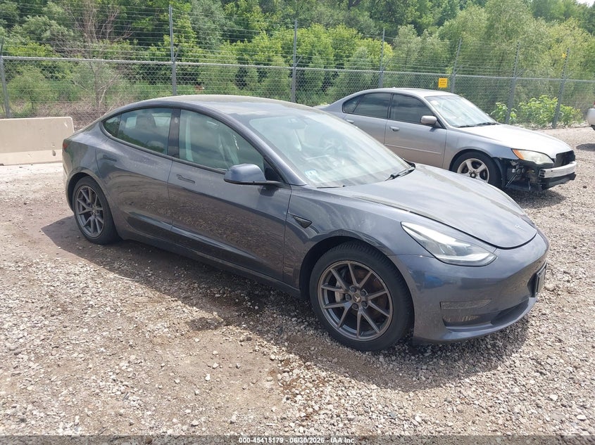 TESLA MODEL 3 - zdjęcie 1