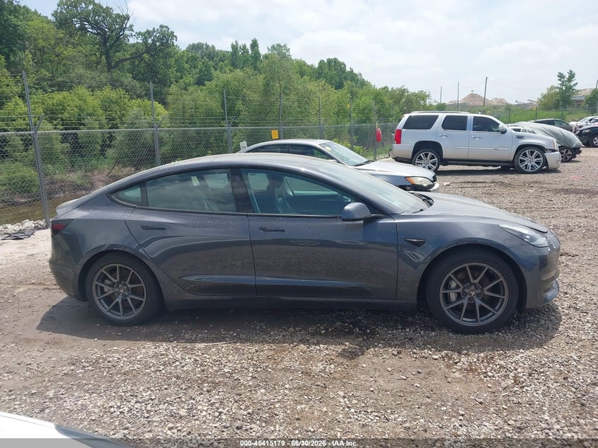 TESLA MODEL 3 - zdjęcie 13