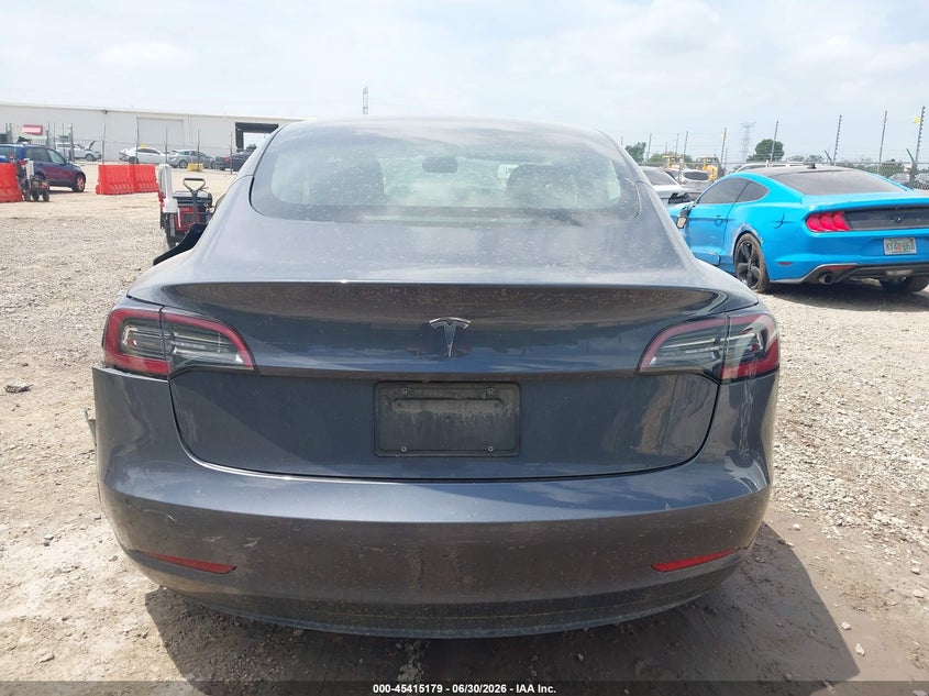 TESLA MODEL 3 - zdjęcie 16