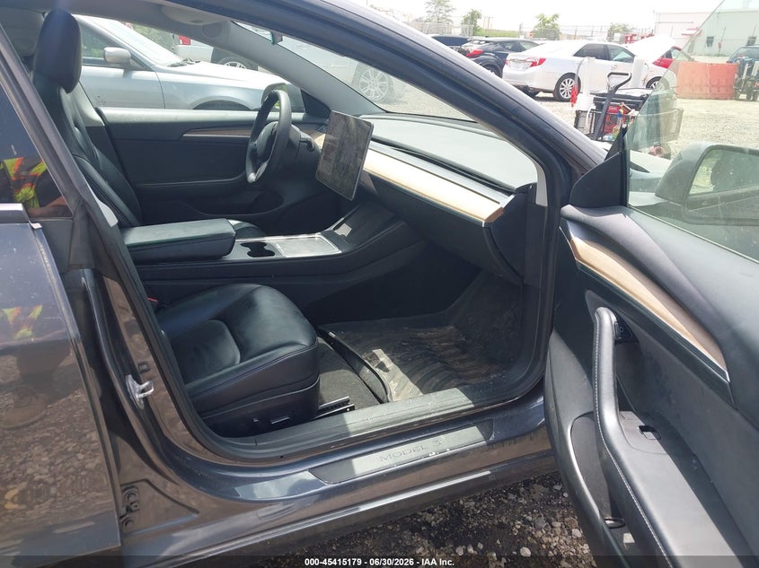 TESLA MODEL 3 - zdjęcie 5