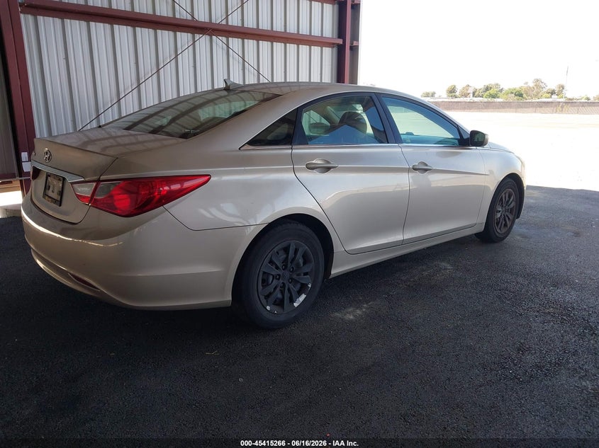 2011 HYUNDAI SONATA auction photo 4