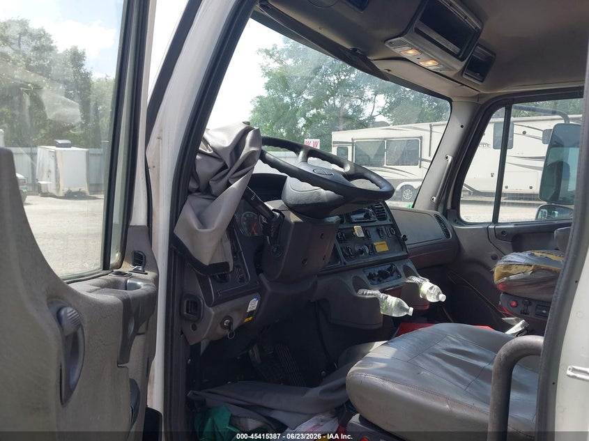 2021 FREIGHTLINER M2 106 auction photo 6