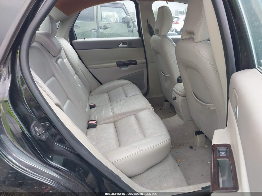 2005 Volvo S40 2.4I A/2.4I A Sr/2.4I M/2.4I M Sr VIN: YV1MS382052077637 Lot: 45415415