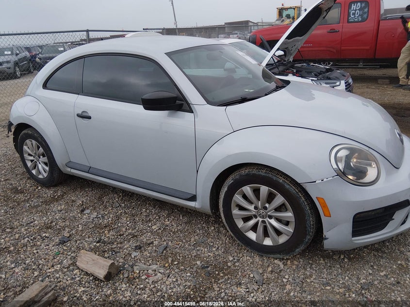 2017 Volkswagen Beetle #Pinkbeetle/1.8T Classic/1.8T S VIN: 3VWF17ATXHM623236 Lot: 45415498