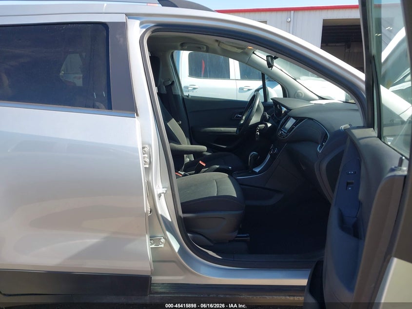 2017 CHEVROLET TRAX auction photo 5