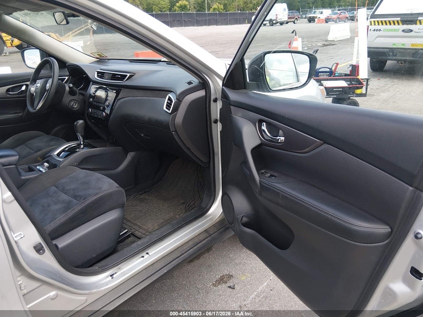 2015 NISSAN ROGUE auction photo 5