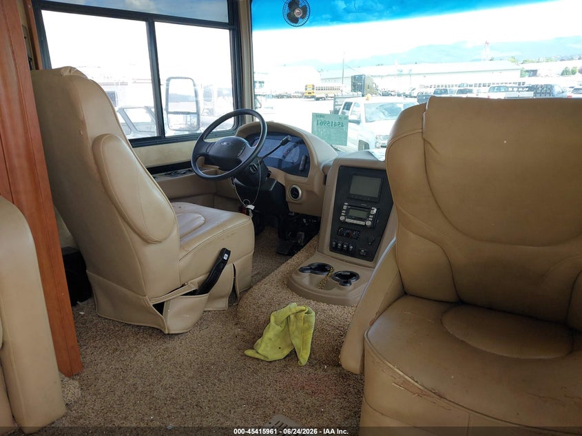 2011 FORD F53 auction photo 5